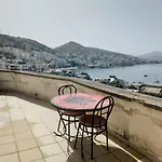 Private Sea View 2 Minutes Away From شقة *